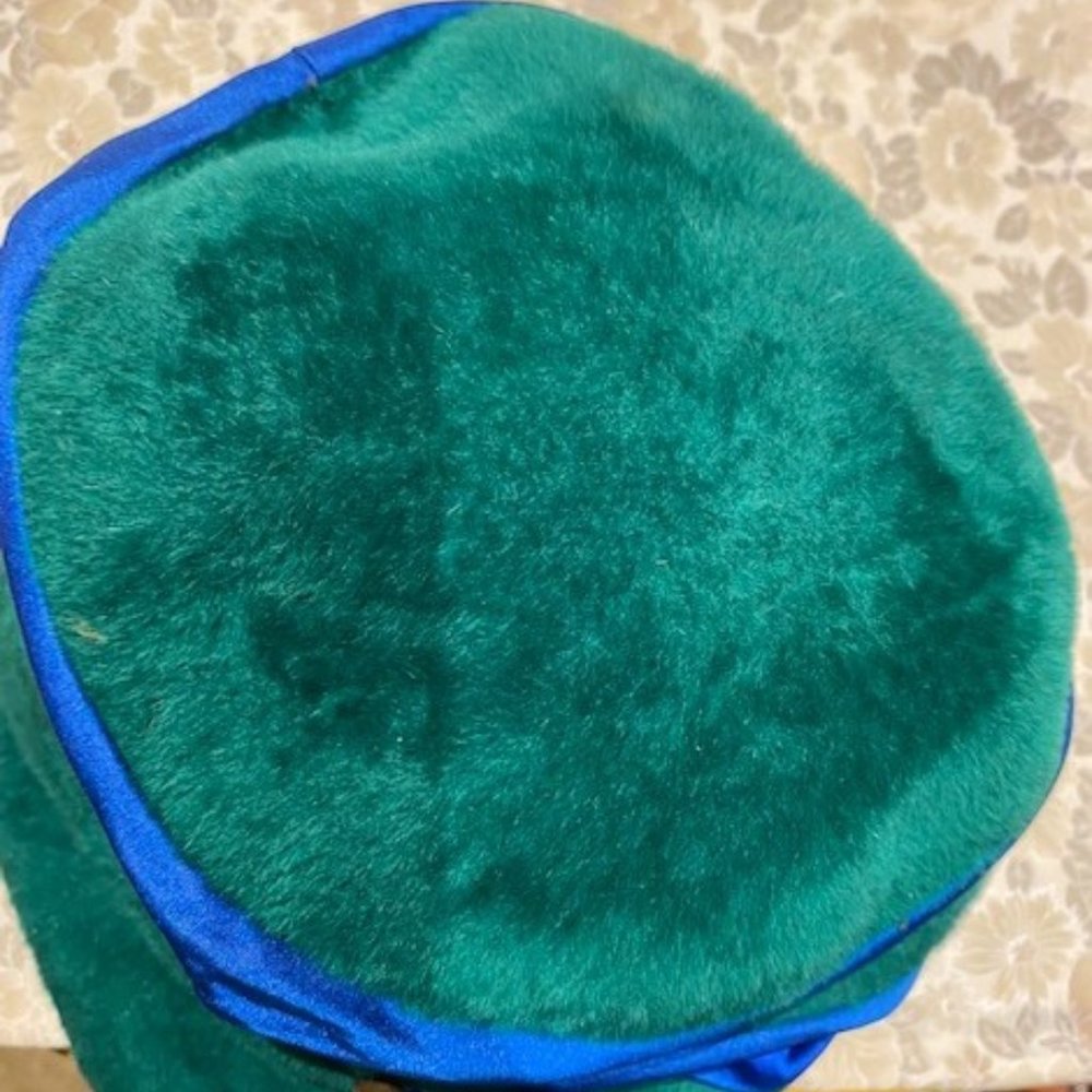 VTG LYNDA Green Crushed Velvet and Blue Satin Striped HAT_6